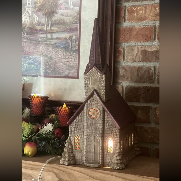 ❤️ Rare Vintage 1981 Large Catholic Stained Glass Lighted Musical Church - Picture 2 of 9